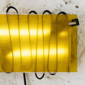 bent wall light - yellow - Image 2